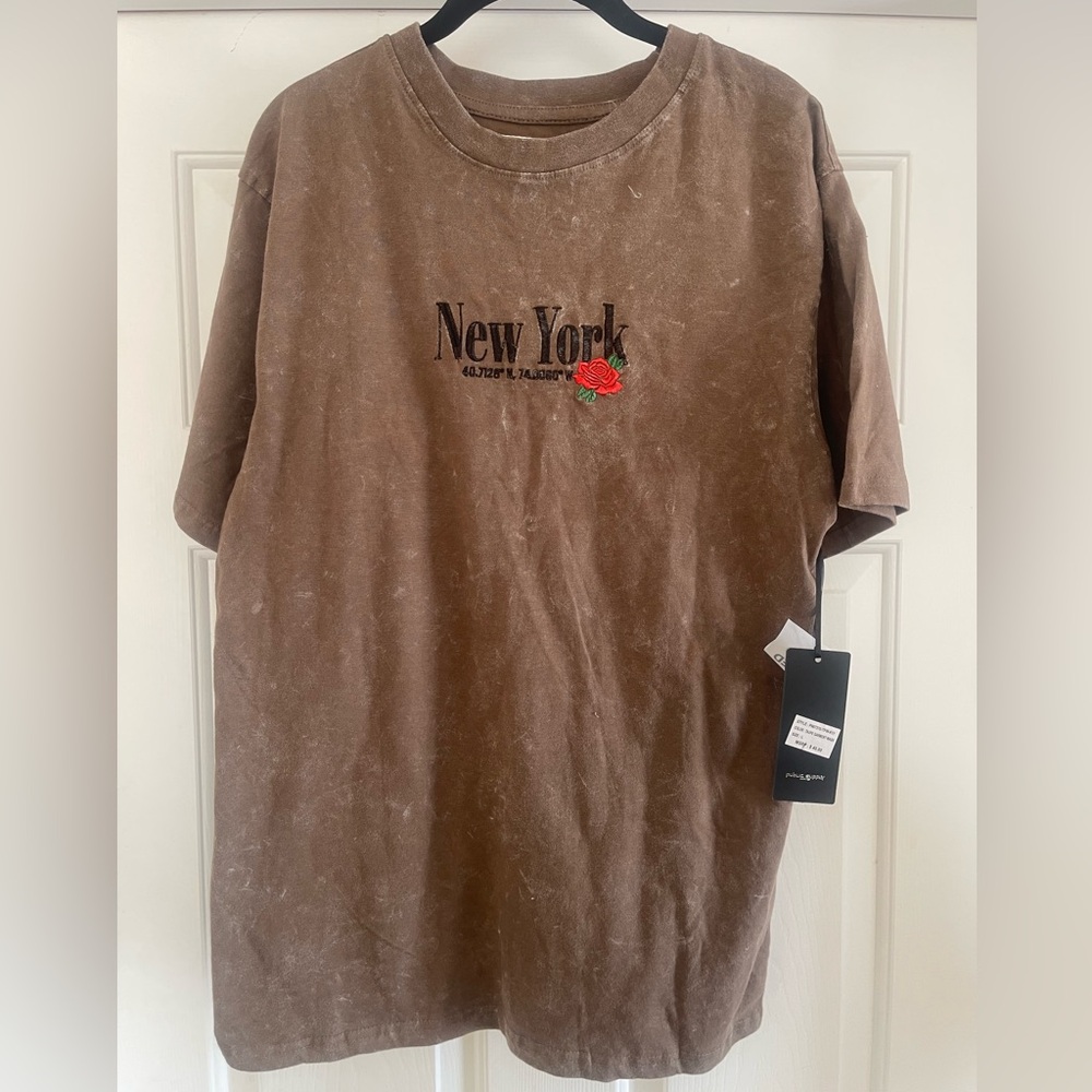 Unisex Stylish Brown “New York” Graphic Tee – Size Men’s Large NWT